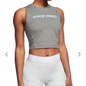 Nike pro crop top in med